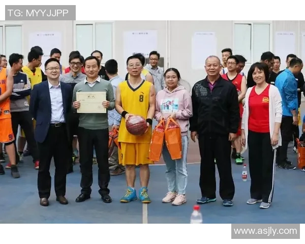 深圳篮球队的团队协作之道:如何在赛场上实现默契与胜利 深圳篮球队的团队协作之道:如何在赛场上实现默契与胜利